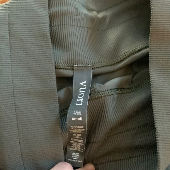 Vuori Pants - Vuirio Daily Jogger in color oregano